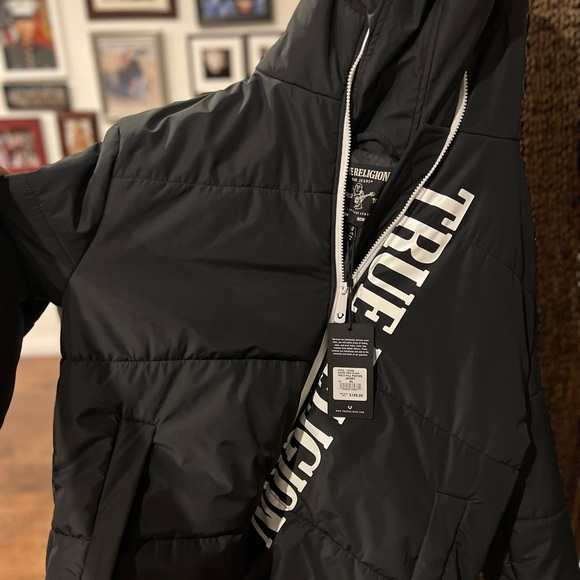 True Religion Men’s Contrast Logo Hooded Puffer Jacket - Picture 1 of 4